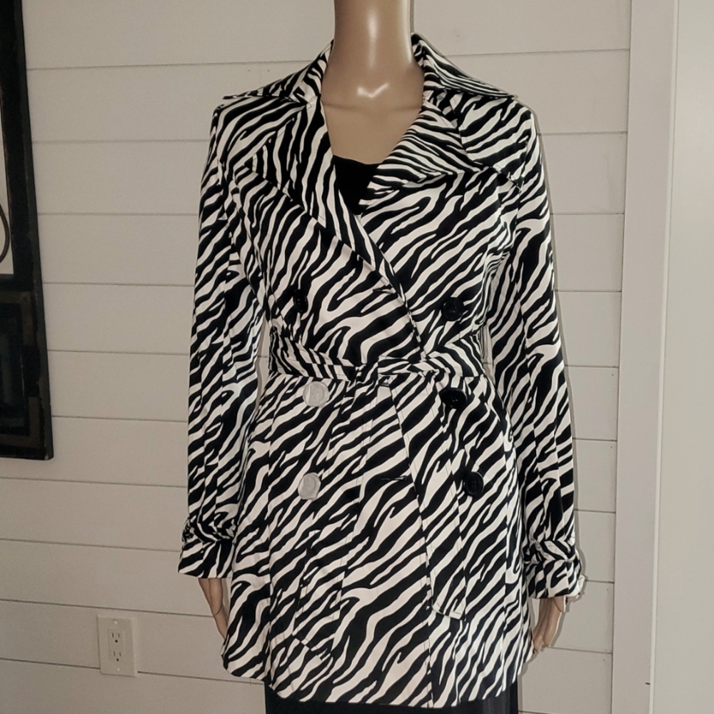 Vertigo Paris zebra print trench coat black lining size xs NWT extra buttons,